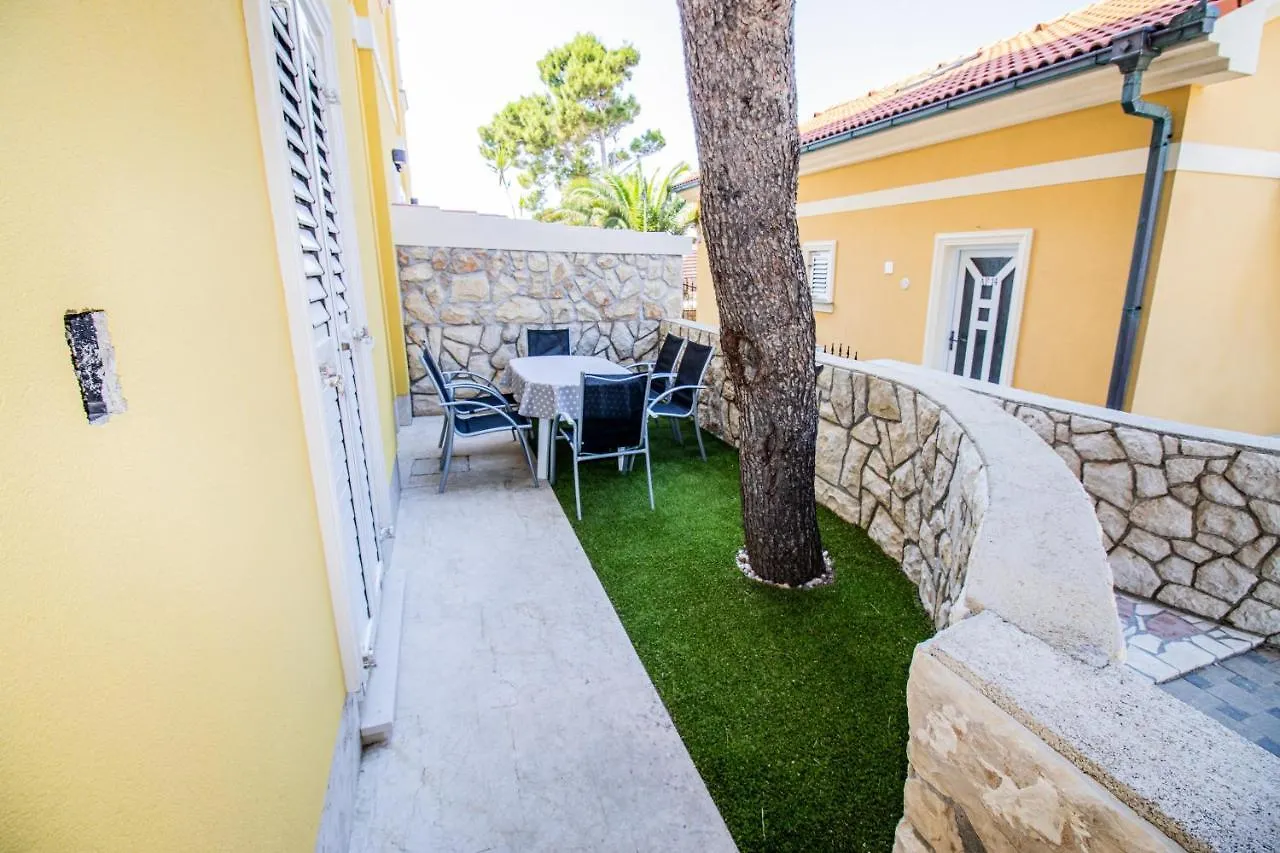 Villa Petrac - App1 Banjol Croatia