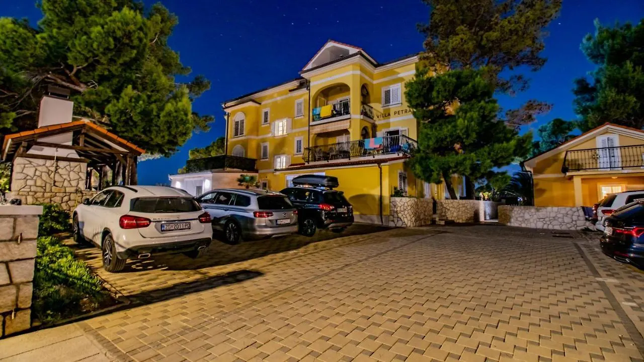 Villa Petrac - App1 Banjol Apartment